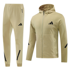 Conjunto de chaqueta y pantalón beige para clima frío de Adidas