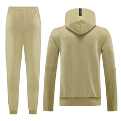 Conjunto de chaqueta y pantalón beige para clima frío de Adidas