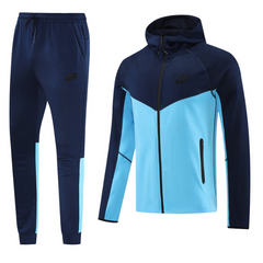 Conjunto de chaqueta y pantalón para clima frío de Nike en azul oscuro y azul claro