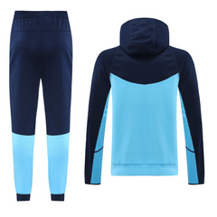 Conjunto de chaqueta y pantalón para clima frío de Nike en azul oscuro y azul claro