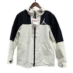 Jordan Windbreaker Beige y Negro