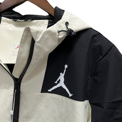 Jordan Windbreaker Beige y Negro