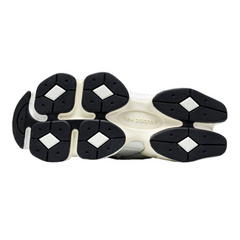 Tênis Casual New Balance 9060 Branco e Preto