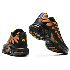 Tênis Casual Nike Air Max Plus TN Branco e Preto Laranja