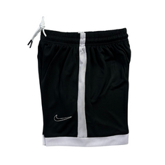 Pantalones cortos Nike en blanco y negro