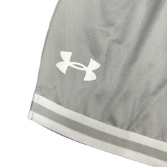 Pantalones cortos grises y blancos de Under Armour 