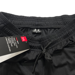 Pantalones cortos negros y amarillos de Under Armour 