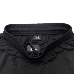 Pantalones cortos blancos y negros de Under Armour 