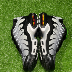 Tênis Nike Air Max Plus TN Branca, Prata e Preta Tamanho 37