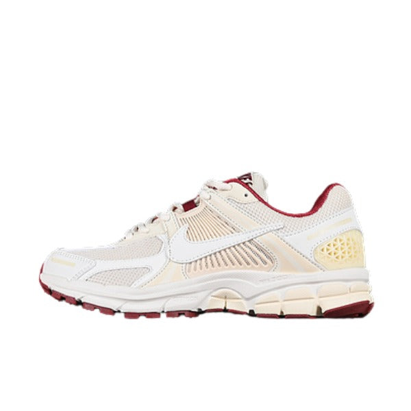 Tênis de Corrida Nike Air Zoom Vomero 5 Bege e Vermelho