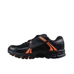 Tênis de Corrida Nike Air Zoom Vomero 5 Preto e Laranja
