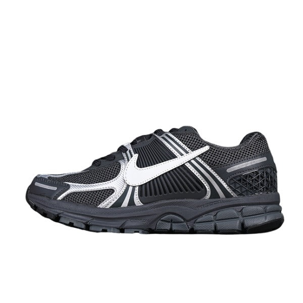 Tênis de Corrida Nike Air Zoom Vomero 5 Preto e Branco