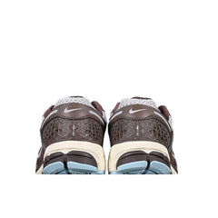 Tênis de Corrida Nike Air Zoom Vomero 5 Marrom e Cinza