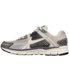 Tênis de Corrida Nike Air Zoom Vomero 5 Marrom