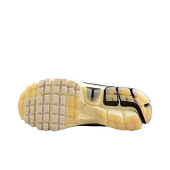 Tênis de Corrida Nike Air Zoom Vomero 5 Marrom