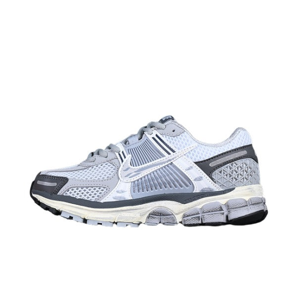 Tênis de Corrida Nike Air Zoom Vomero 5 Cinza e Prateado