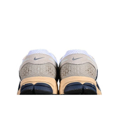 Tênis de Corrida Nike Air Zoom Vomero 5 Branco e Dark Azul