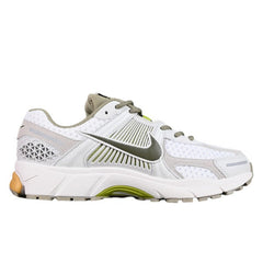 Tênis de Corrida Nike Air Zoom Vomero 5 Branco e Cinza/Amarelo