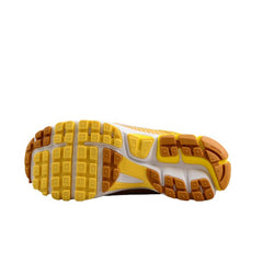 Tênis de Corrida Nike Air Zoom Vomero 5 Amarelo e Branco