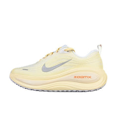 Tênis de Corrida Nike Air Zoom Vomero Plus Bege
