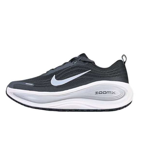 Tênis de Corrida Nike Air Zoom Vomero Plus Preto e Branco