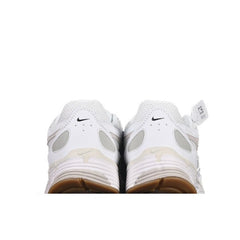 Tênis de Corrida Nike P-6000 Bege e Branco