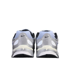 Tênis de Corrida Nike P-6000 Branco e Prateado