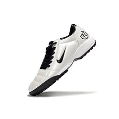 Chuteira Society TF Nike Total 90 III Branca e Preta